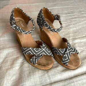 Tom’s wedge size 6.5